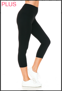 Plus Size Solid Capris