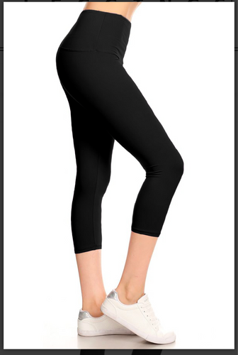 One Size Solid Black Capri Leggings