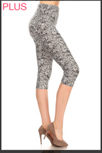 Plus Size SnakePrint Capri Leggings