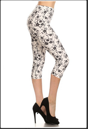 One Size Small Greyscale Floral Print Capri Leggings